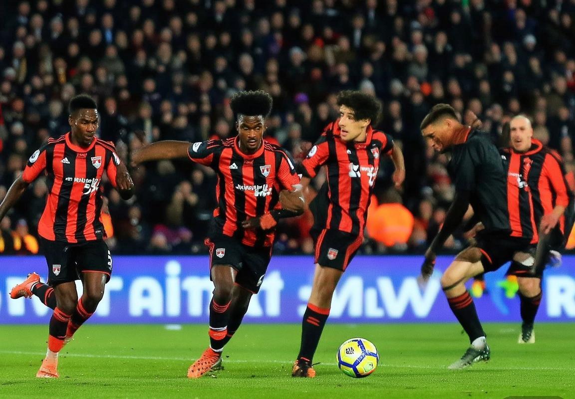 英超联赛关键对决：曼联迎战伯恩茅斯，阿莫林赛前聚焦中场争夺